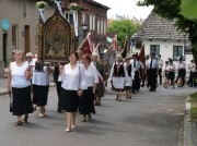 Slawkowska-asysta-podcza-procesji-Bozego-Ciala.jpg